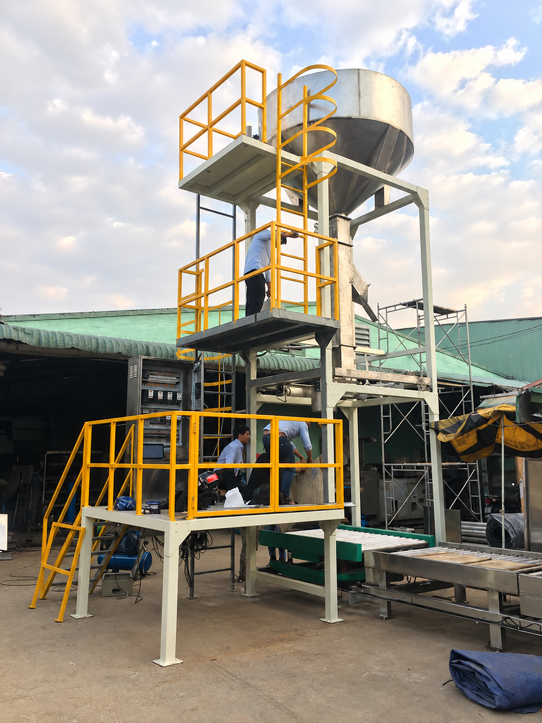 gia công phễu inox công nghiệp