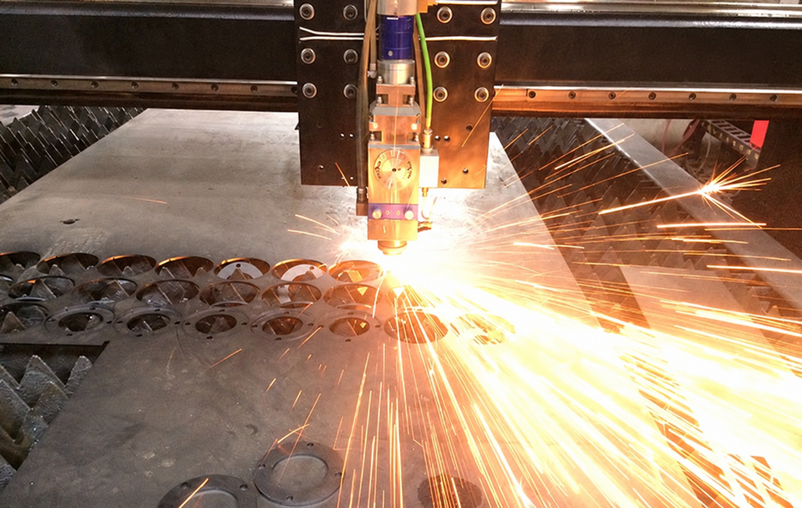 cắt laser kim loại