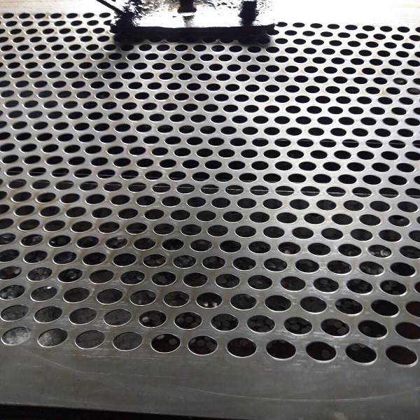 thép tấm đục lỗ