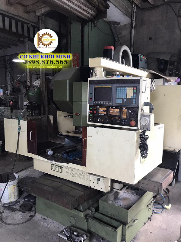 Công ty gia công cơ khí TPHCM HỘ KINH DOANH VẠN KIM là đơn vị chuyên sản xuất và gia công cơ khí. Với sự phát triển của ngành kinh tế dẫn đến thị trường luôn luôn sôi động và nhu cầu tăng cao. Vạn Kim đả gia tăng quy mô nhà xưởng, máy móc và đội ngũ nhân viên để đáp ứng những yêu cầu đó. Hệ thống thiết bị, máy móc được chúng tôi nâng cấp thường xuyên để nâng cao hiệu quả sản xuất trong các công đoạn: cắt CNC, tiện CNC, ép thủy lực, cắt kính. Cơ cấu vận hành và quản lý chặt chẽ kết hợp với đội ngũ nhân viên lành nghề sẽ mang lại những sản phẩm có chất lượng, có độ chính xác cho quý khách. Kinh nghiệm nhiều năm trong ngành gia công cơ khí TPHCM nên khi đến với Vạn Kim. Quý khách sẽ được tư vấn, hỗ trợ nhiệt tình để tìm ra phương pháp tối ưu nhằm hoàn thành sản phẩm tốt như mong đợi. Chúng tôi luôn có sự ổn định và uy tín trên thương trường, một thương hiệu lớn mà quý khách không thể bỏ qua khi có mong muốn gia công cơ khí theo yêu cầu.