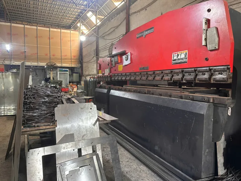 Chấn gấp CNC tại xưởng Cơ Khí Vạn Kim, TP.HCM